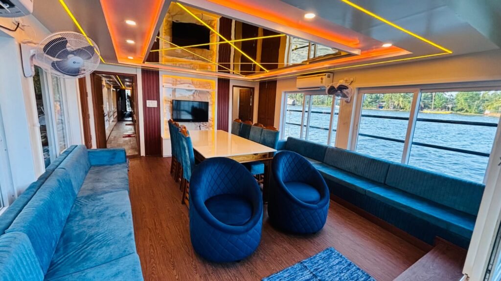 Traditional 3 bedroom houseboat Alleppey exterior