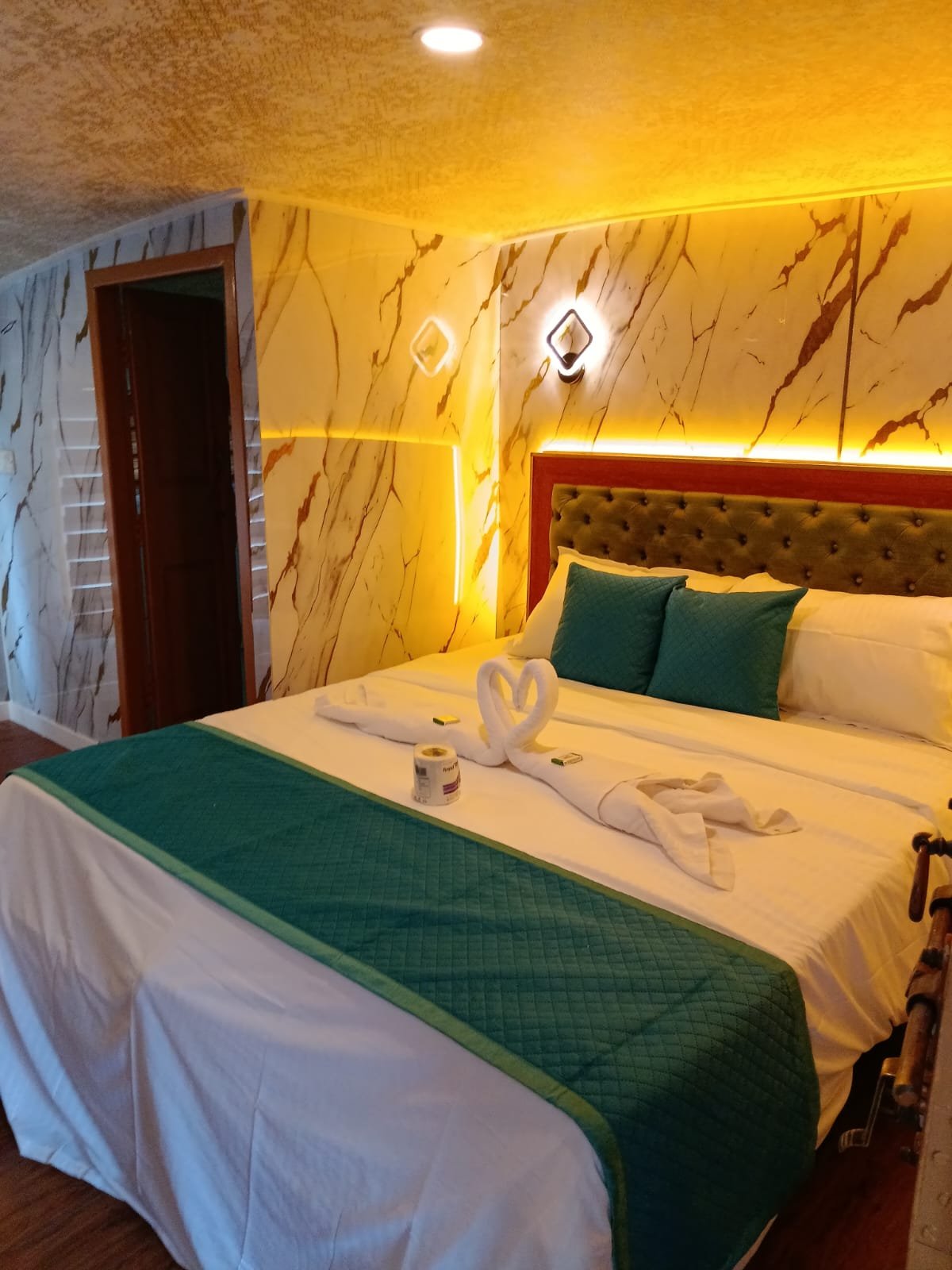 2 Bedroom Houseboat Alleppey overnight stay