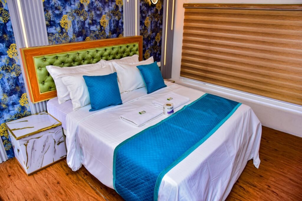 1-bedroom houseboat Alleppey Kerala